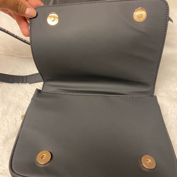 New Versace parfums vegan leather crossbody bag - Picture 6 of 9